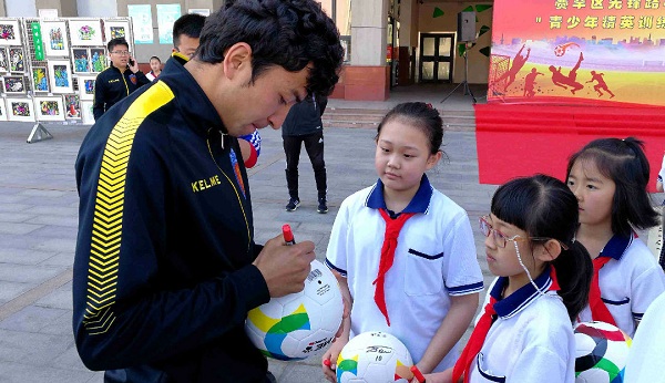 Hohhot launches school soccer training camp