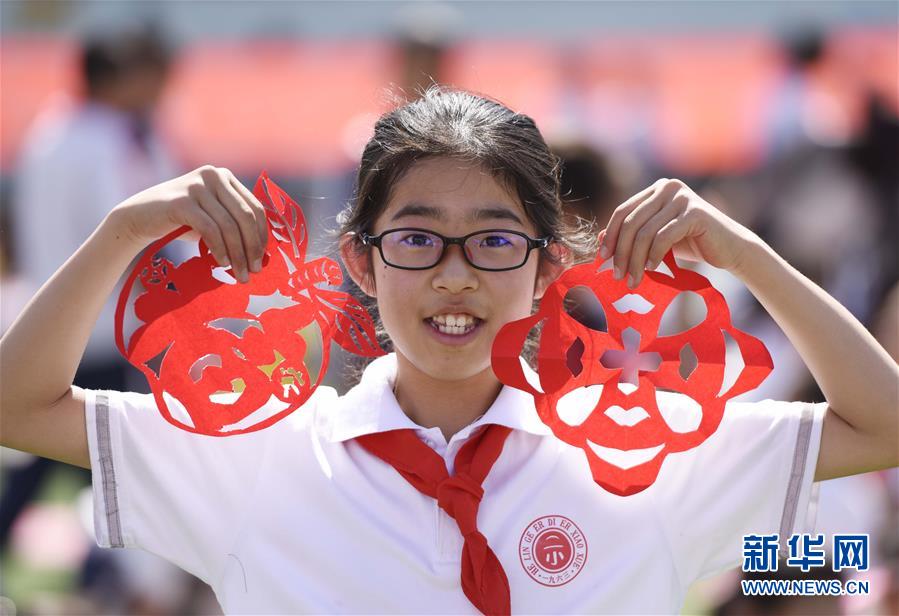 Paper-cutting draws new fans