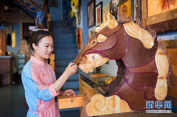 Leather handicrafts showcase grassland culture