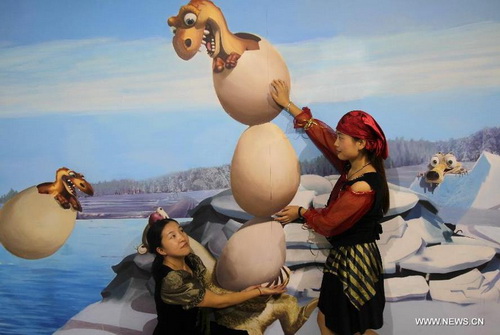 3D pictures displayed at studio in Nantong city