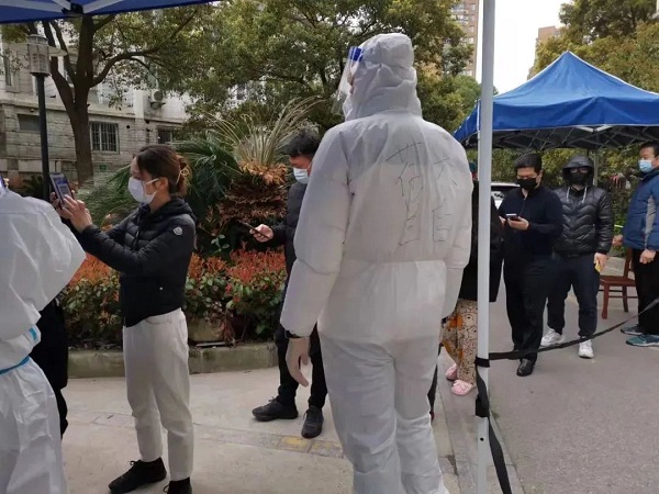 Dutch volunteer helps nucleic acid testing in Jiading