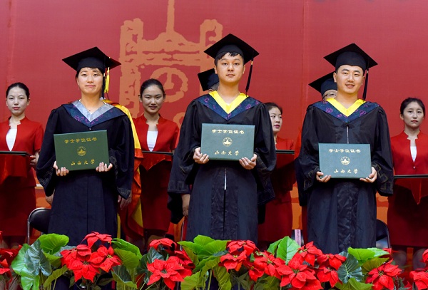 SXU holds commencement ceremony for graduates