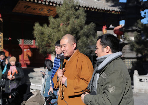 Mount Wutai Buddhists offer prayers for the New Year