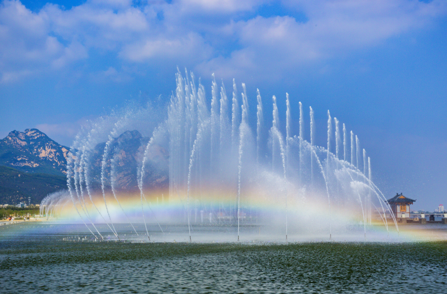 Music fountain offers spectacular views in Tai'an