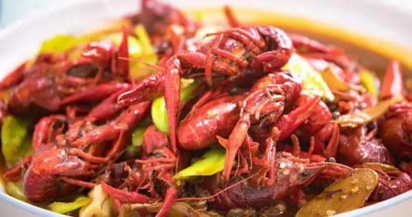 Snack attack at Tianyi Lake beer festival