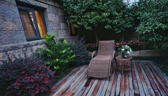 Take a tour to Liyu village