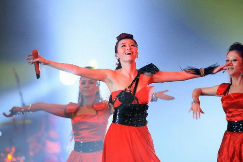 Zhang Liangying stages