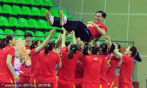 Defending champions Tianjin outclassed Guangdong Hengda in a hard-fought five-set match to win the 2010-2011 China Women's Volleyball League on Sunday, claiming their eighth title in nine seasons, and also the fifth in a row. Tianjin clinches fifth league title in a row