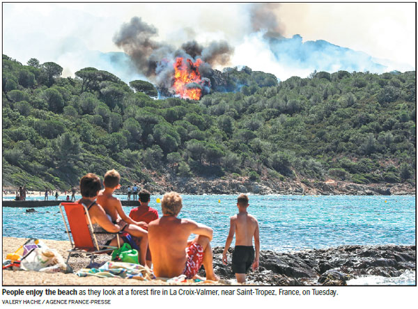 Fires force 10,000 to flee in France