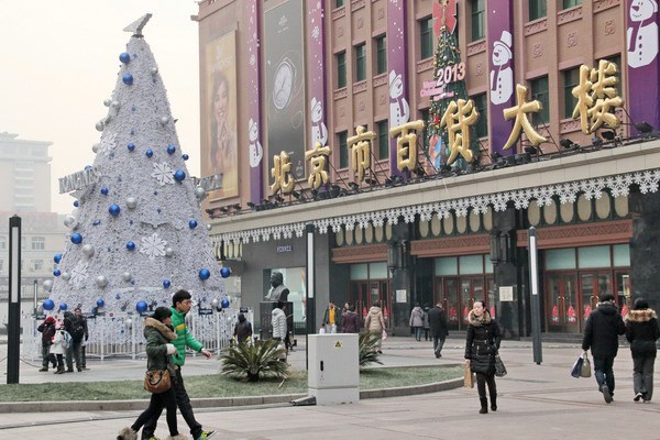 Mall's risqué statue a sales stunt, not art