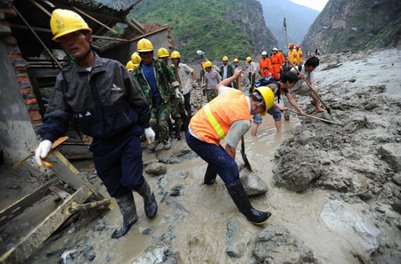 Rescue continues after landslide kills four in Sichuan 