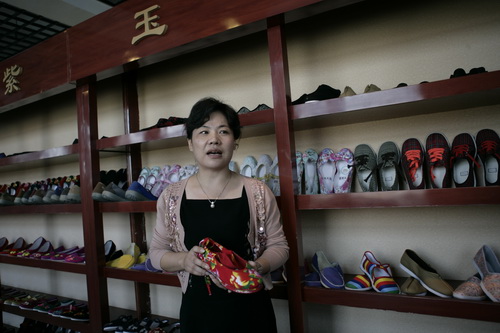 Handicrafts cloth shoes