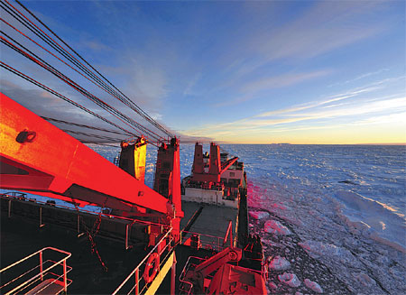 Trapped ship Xuelong likely free Monday