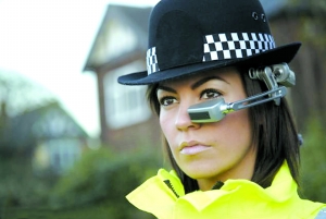 機械戰(zhàn)警耳機電腦 可看穿墻壁確定嫌犯(圖)