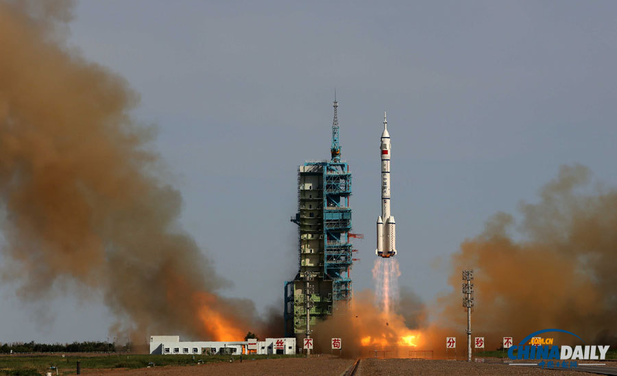 神舟十號(hào)飛船發(fā)射升空