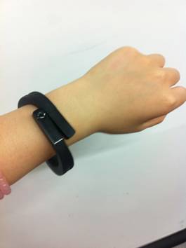 國(guó)內(nèi)首款穿戴式設(shè)備咕咚手環(huán)亮相百度“云”媒體開(kāi)放日