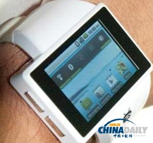 印度大學(xué)生推出世界首個全智能手表 可打電話發(fā)短信