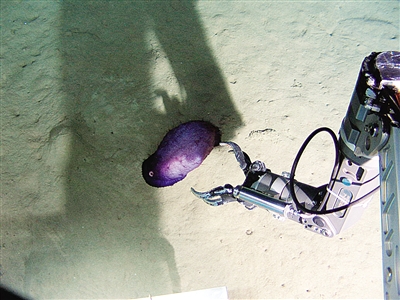 “蛟龍”探罷海山奔赴冷泉