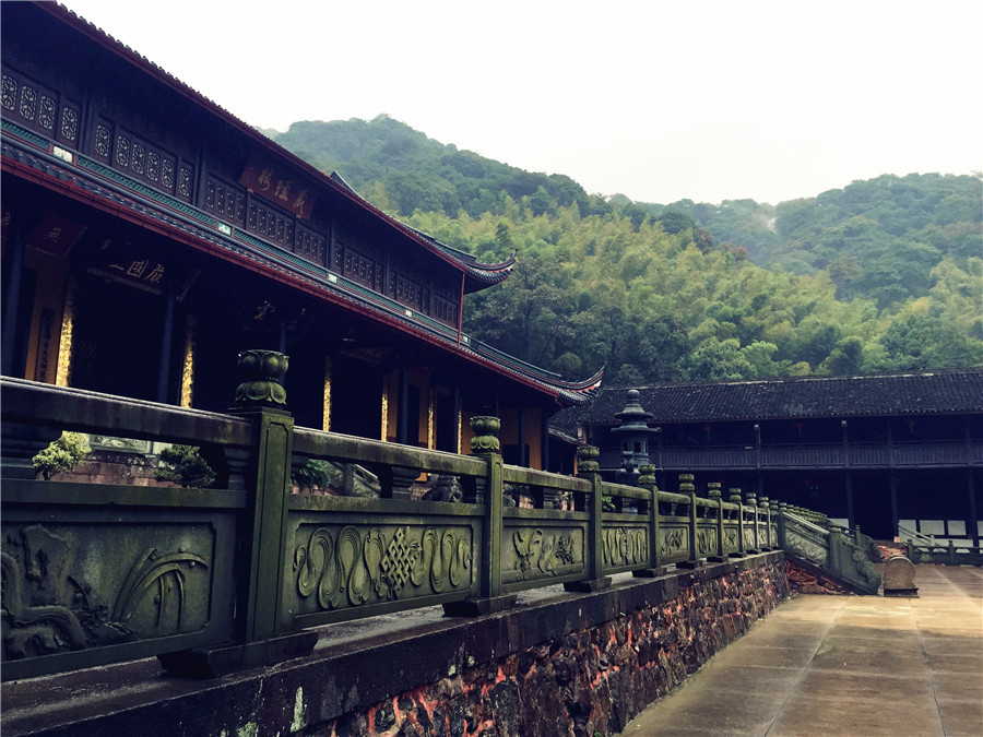 Tiantong Temple: Sacred place surrounded by heavenly beauty