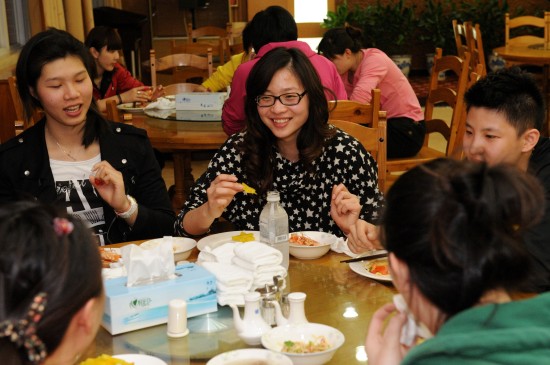 王寶泉率新一屆女排抵漳州 東道主陳忠和接風(fēng)洗塵