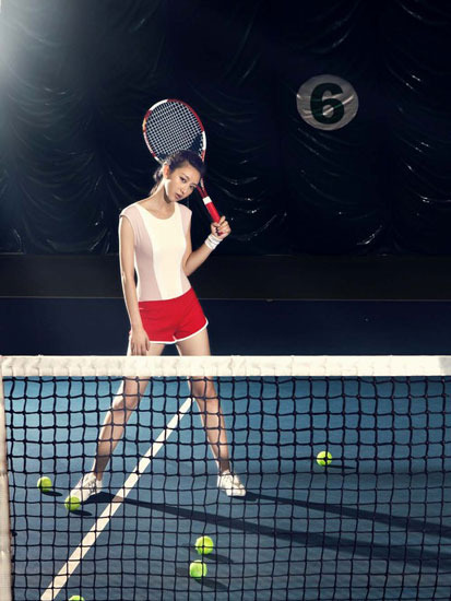 唐一菲演繹性感網(wǎng)球辣妹