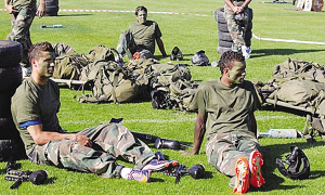 世界杯列強(qiáng)備戰(zhàn)五花八門 葡萄牙軍訓(xùn)C羅成大兵