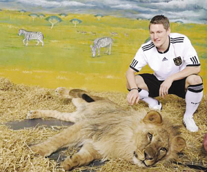 世界杯列強(qiáng)備戰(zhàn)五花八門 葡萄牙軍訓(xùn)C羅成大兵