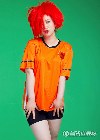 芙蓉姐姐化身瘋狂球迷大展身材