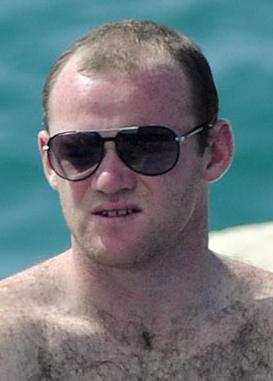 曼聯(lián)球迷沖入酒店當(dāng)面怒斥 魯尼承認(rèn)使騙招謀合同