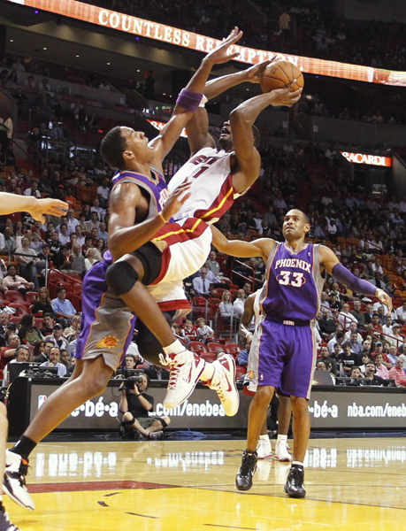 波什爆發(fā)35分引領(lǐng)熱火狂潮 三巨頭砍72分大勝太陽