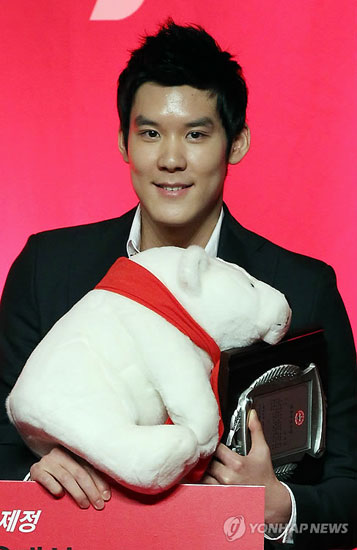 樸泰桓榮膺可口可樂(lè)體育大獎(jiǎng) 第三次獲最佳選手