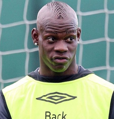 巴洛特利新發(fā)型驚呆曼奇尼 加強莫西干像輪胎