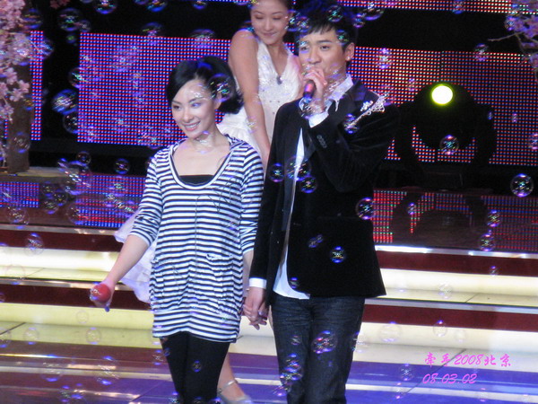 劉璇訂婚牽手好男兒