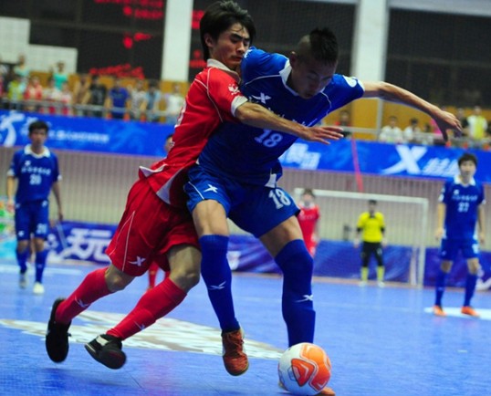 玩轉(zhuǎn)賽場 天天向上：特步足球啦啦隊(duì)開創(chuàng)中國校園五人制足球賽事新模式