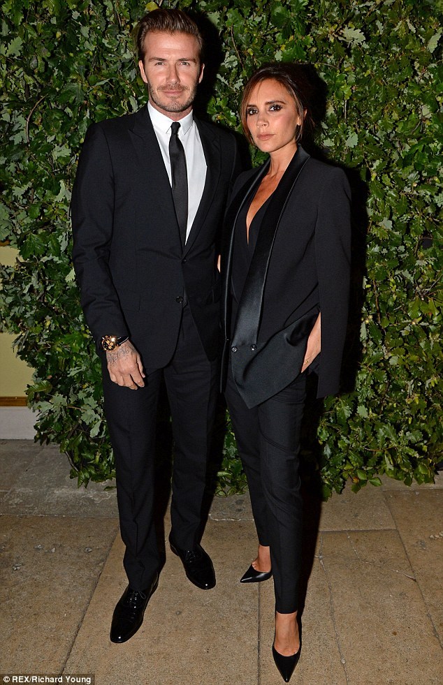 小貝辣妹出席時(shí)尚派對(duì) 萬(wàn)人迷展示新紋身