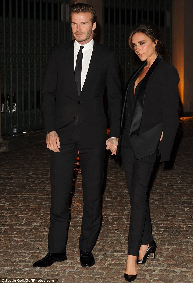 小貝辣妹出席時(shí)尚派對(duì) 萬人迷展示新紋身