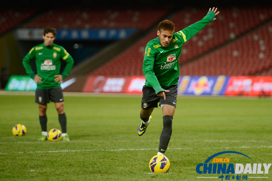 巴西國家隊鳥巢采場訓練 輕松備戰(zhàn)贊比亞