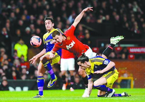 曼聯(lián)多年積累半個(gè)賽季用光