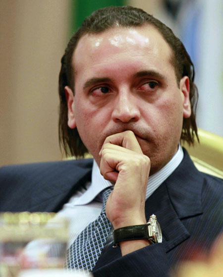 Gadhafi's family flee to Algeria: media