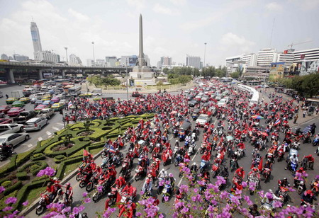 Thai court approves arrest of 'red-shirt' leaders