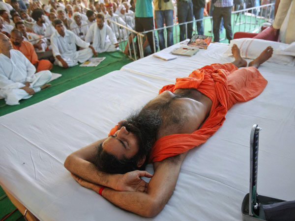 Fasting Indian yoga guru's condition deteriorates