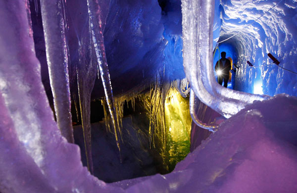 'Ice palace' soothes summer heat 'Ice palace' soothes summer heat