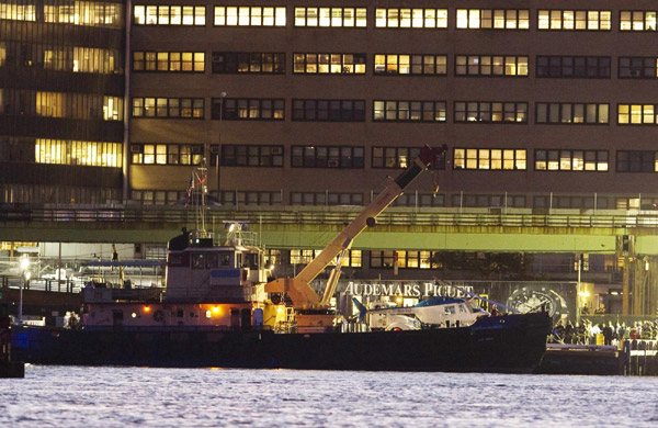 One dead as copter crashes in New York's East River One dead as copter crashes in NY's East River