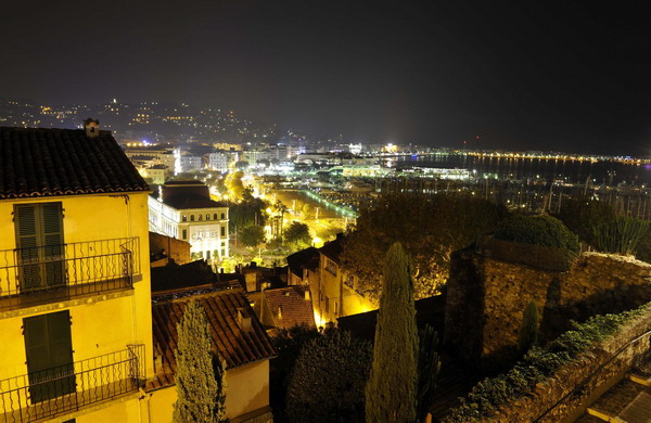 The promenade near the festival palace is seen at night in Cannes, southern France Nov 1, 2011. Police descend on Cannes to ensure security