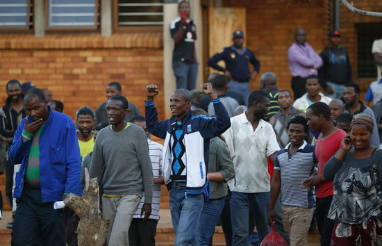 S Africa releases first group of detained miners S Africa releases first group of detained miners