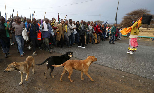 Striking mineworkers march S. African miners march outside Marikana mine
