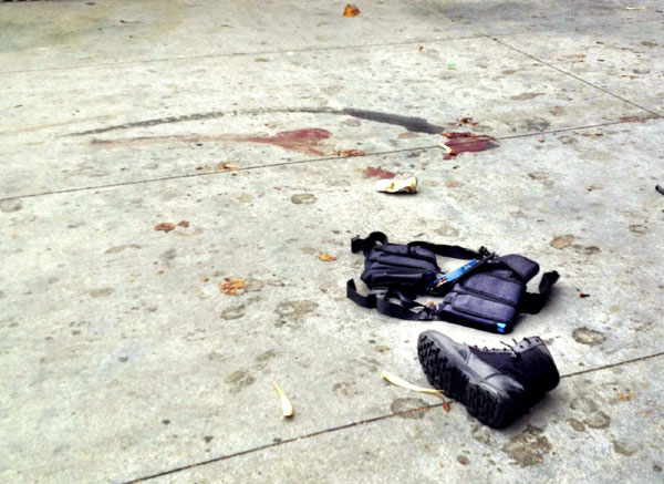 The equipment of a man believed to be the suspect in a shooting incident at Santa Monica College lies on the sidewalk after he was shot in Santa Monica, California, June 7, 2013. Police: Gunman killed 4 in California shootings