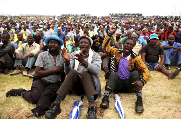 Miners gather at Wonderkop stadium outside the Lonmin mine in Rustenburg, northwest of Johannesburg in this Jan 30, 2014 file photo. Mine strike hits S. African economy
