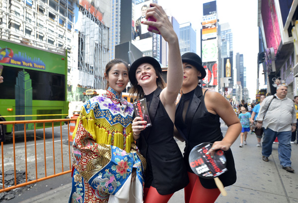 Performance in Times Square to commemorate Beijing Opera legend