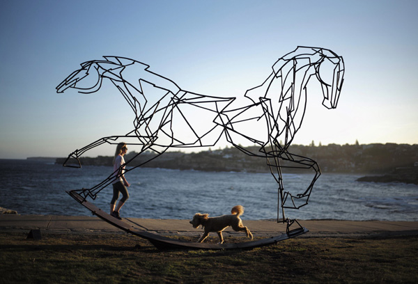 'Sculpture by the Sea' exhibition in Sydney attracts visitors